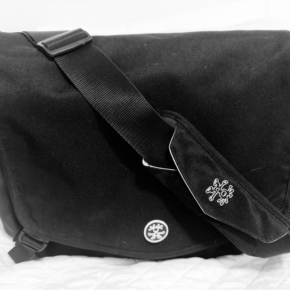 Crumpler  The Considerable Embarrassment Messenger laptop bag 
NEW never used